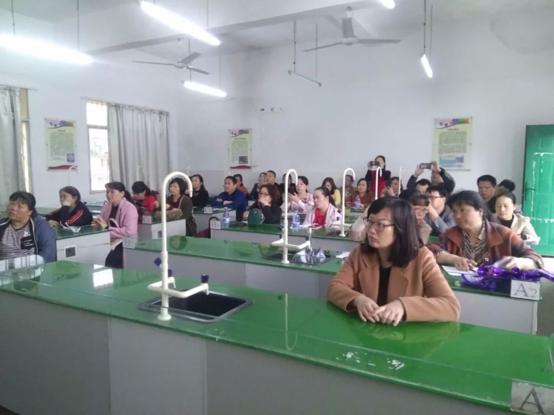 市教科所到白竹初中"送教下乡"