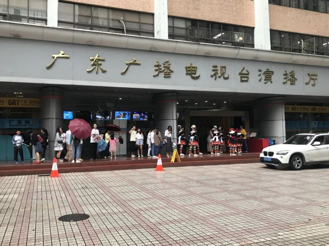 "全家爱心展缤纷"为主题的特别节目 4月27日前往 广东广播电视台珠江