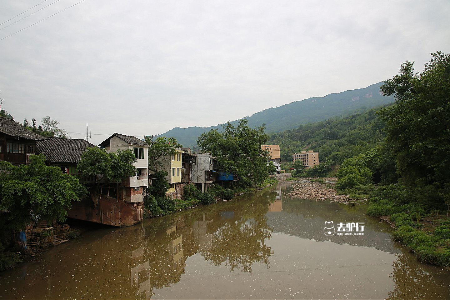 當五一節烏鎮,周莊陷入到人山人海的旅遊浪潮中時,地處在樂山夾江縣的