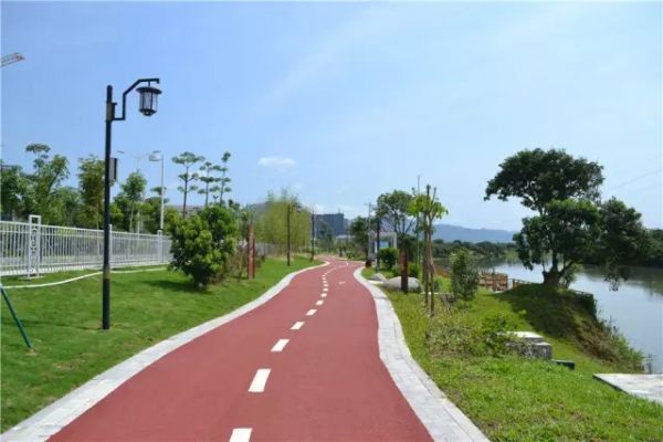 城北发展至今,一条荔城北大道贯穿南北,九华大道与之众横交错,交通路