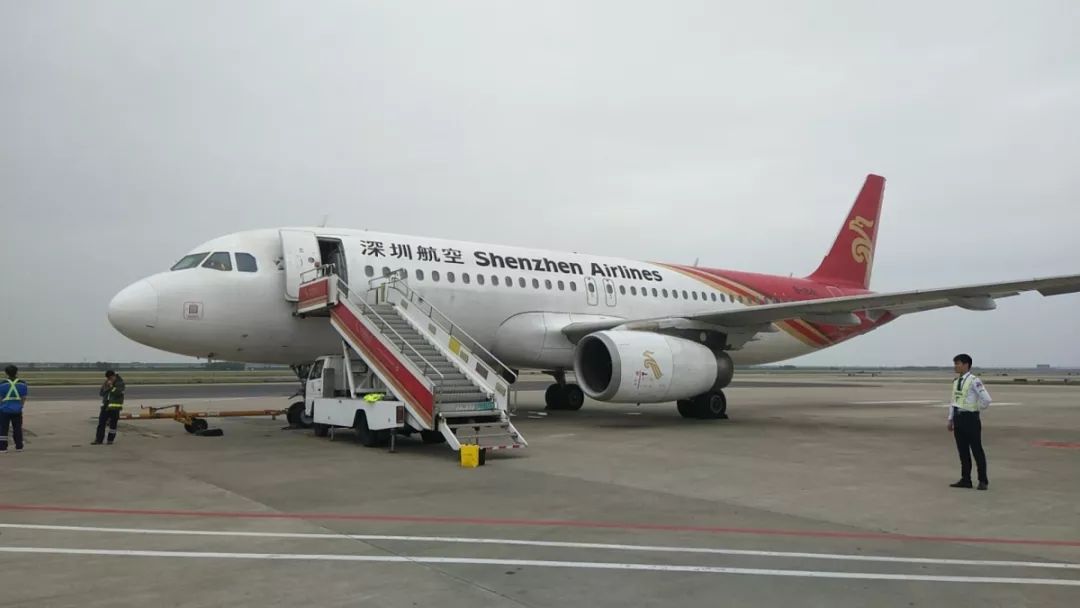 载客量150人中型机执行本次深圳—巴中首飞机型为空客a320乘客们在