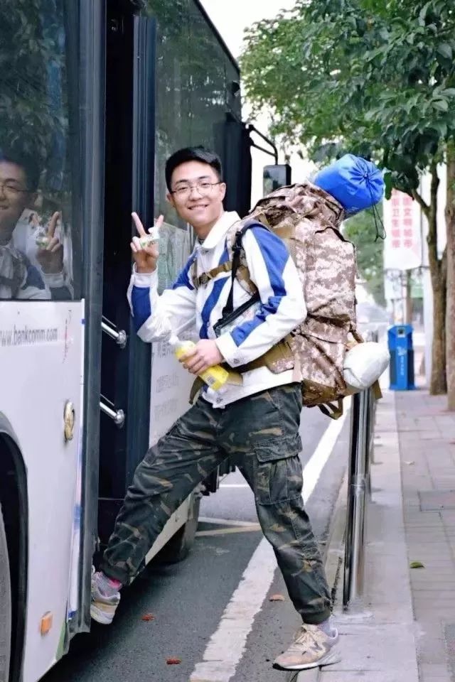 【热心公益好青年】有一种帅气叫:王颁诏在爱中行走