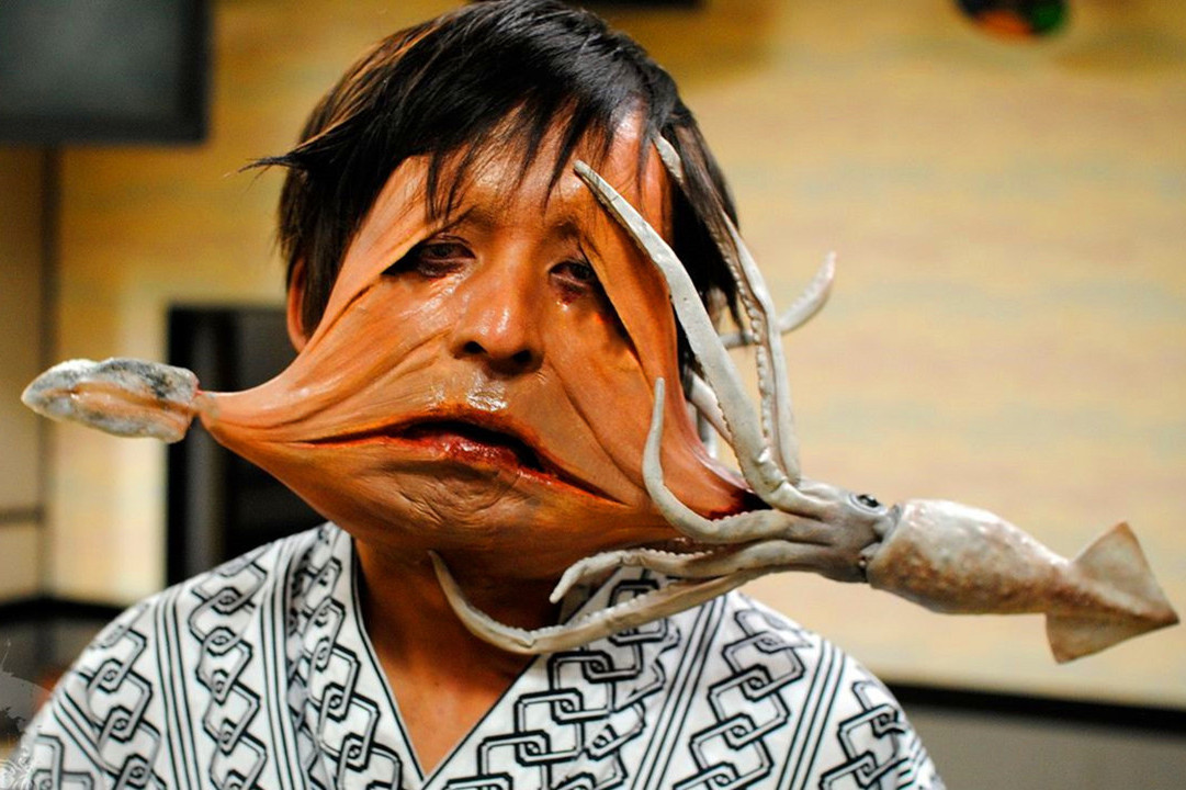 鱿鱼被注射不明药物,竟然变异成了吃人的鱿鱼,比丧尸还可怕!