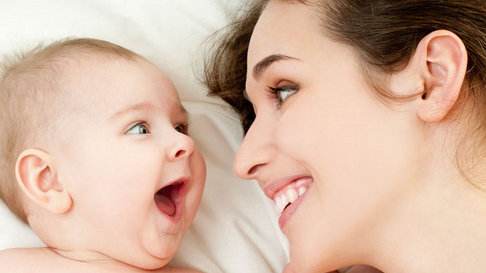 宝宝趴着睡觉,睁眼睡觉,鼻梁青筋……宝妈可不能掉以轻心_孩子