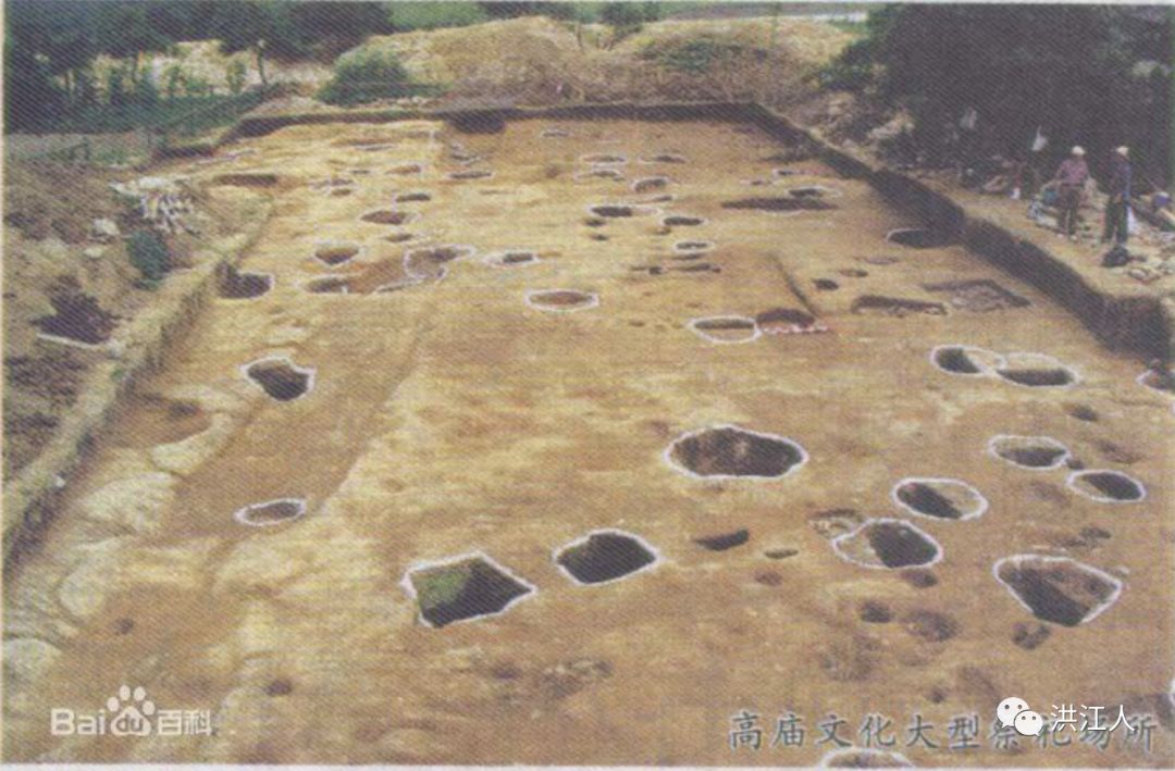 高庙遗址分布面积约1.5万平方米,文化堆积最厚处距地表5米多.