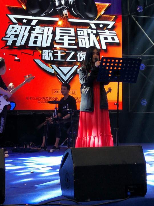 成都女"声"唱进"中国好声音"复赛