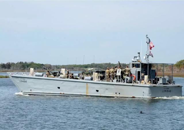 美国陆军也有土法练兵时候,登陆艇加榴弹炮,越战血的教训不能忘