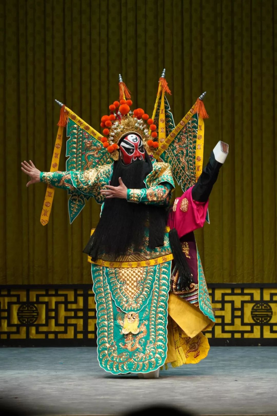 《红桃山》冯蕴饰张月娥吴响军饰林冲谢天赐饰关胜《审头刺汤》王珮瑜