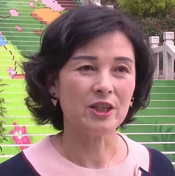 林素琴薛岭山公园市民园长这个长台阶的优势,这样的绿色跟我们周边