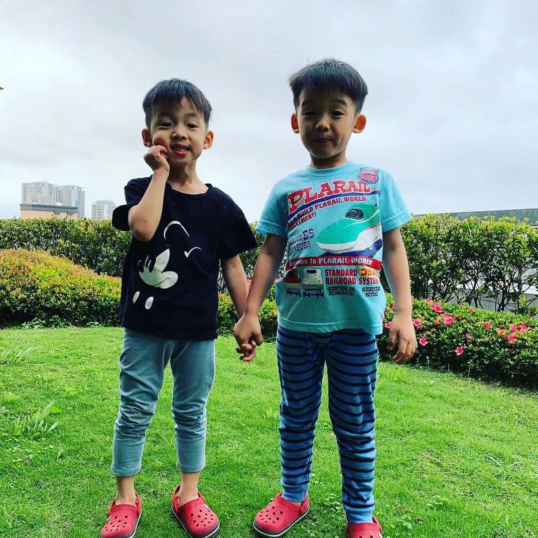 范玮琪五一又晒娃双胞胎帅呆了黑人生日po图祝福豪宅意外曝光