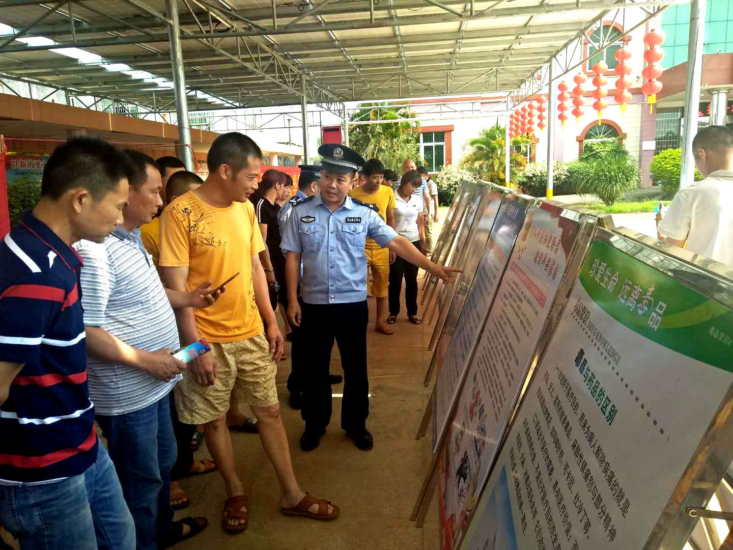 遂溪县城月镇开展扫黑除恶暨禁毒宣传走进农村活动_后溪村