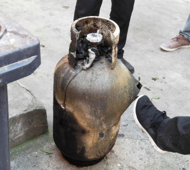 姜堰城区一煤气瓶爆炸82岁老汉侥幸逃生