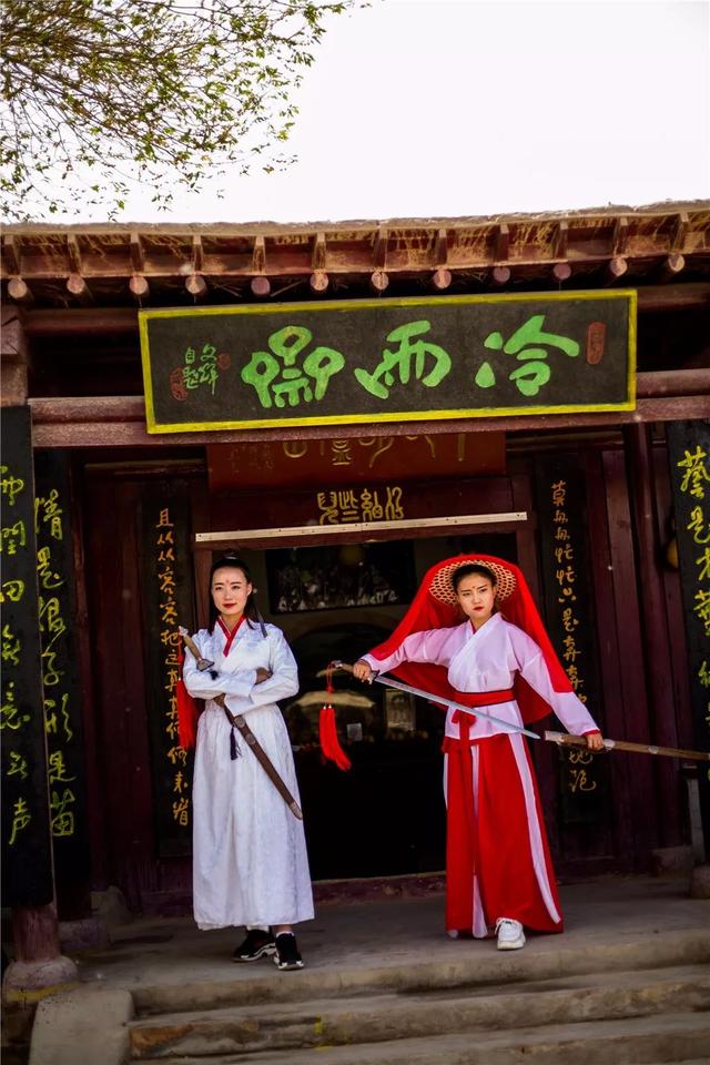 还有西北笑星,歌星齐聚演出!_樊宝