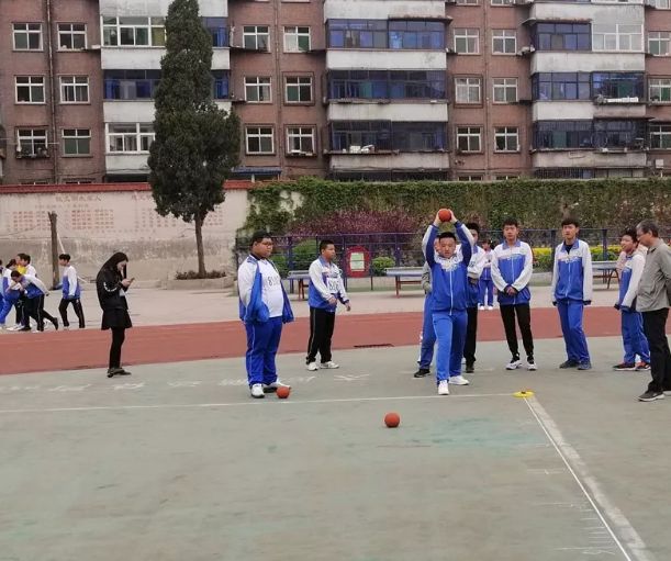 校园活动万柏林七中举行春季田径运动会