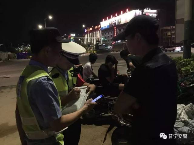 大坪昨晚大坪主要交通路口查车拦车普宁交警为五一小长假期间做全市