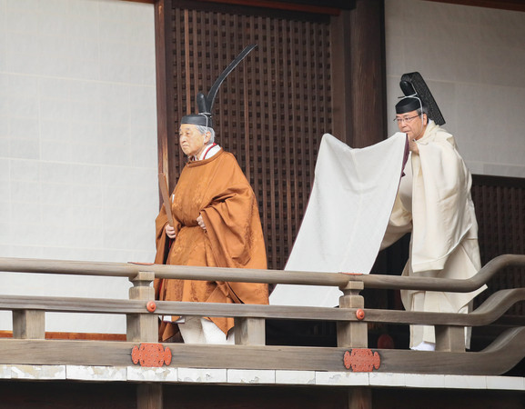 为什么是土色?天皇专用「黄栌染御袍」 千年神秘背景曝光!_黄袍