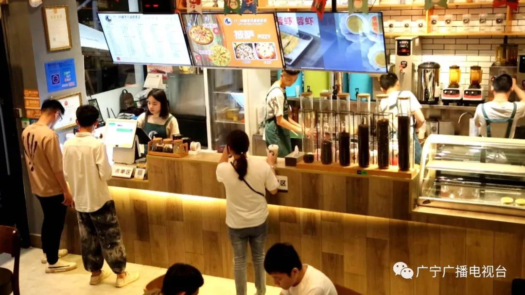 市民江先生奶茶店是一个娱乐休闲的好地方,平时茶余饭后,或者工作之后