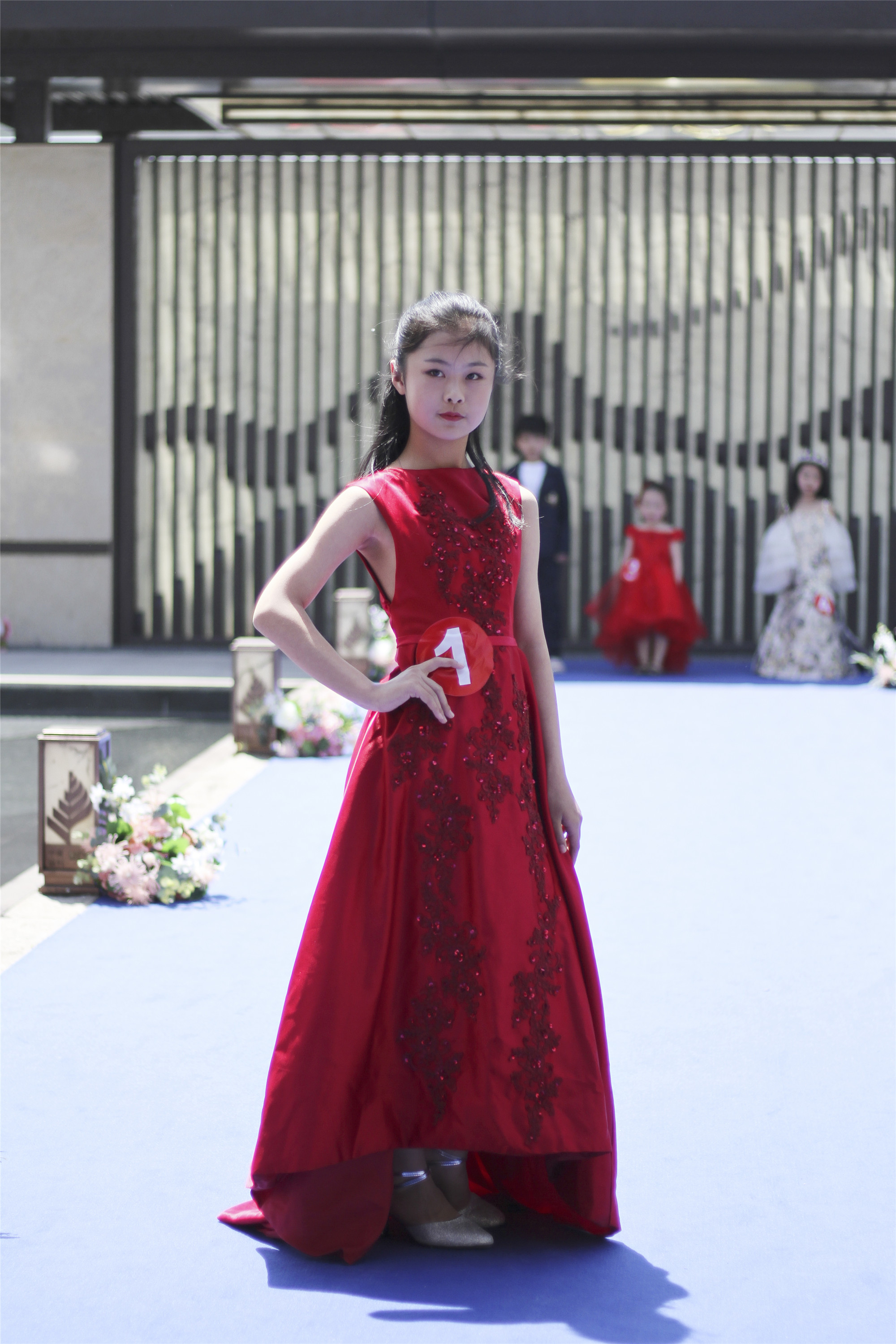 5月1日的少儿模特大赛中,20多位来自敏行星模力的少儿宝贝参加了比赛