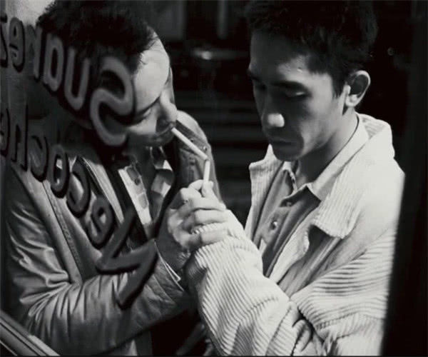 《阿飞正传》:张国荣抽烟姿势太完美,侧颜让人窒息,今生难忘