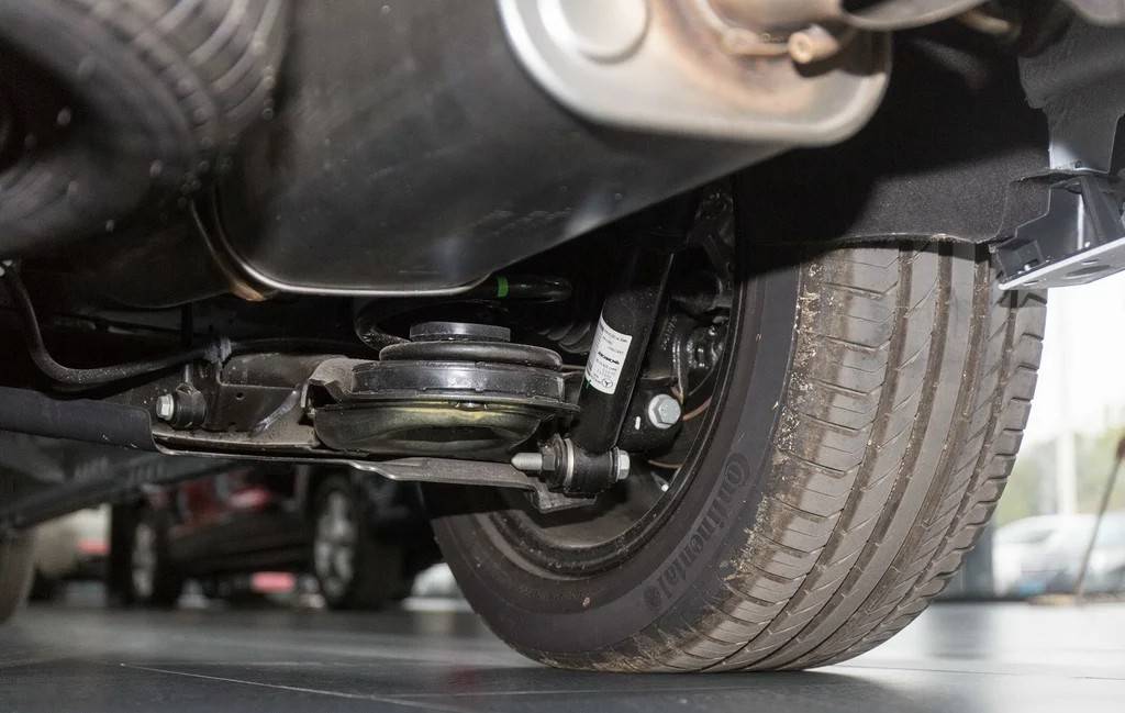 适合全家出行的车推荐奔驰v级