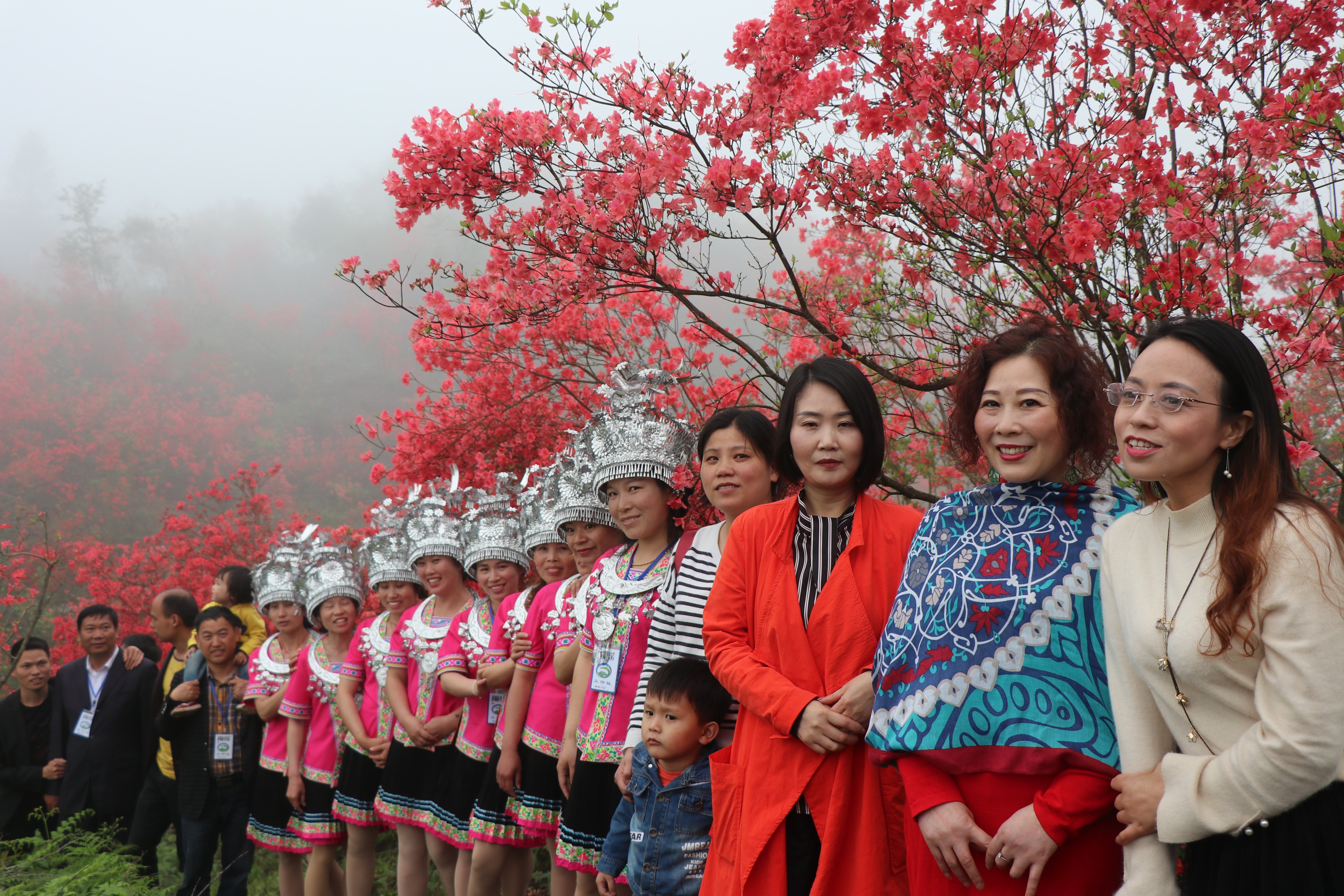 隆回:祝福祖國的歌聲流淌在廣場車間山嶺