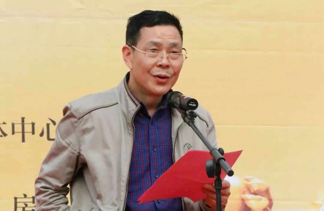 武穴市融媒体中心对大赛全程直播在环境优雅的广济府营销中心,主持人
