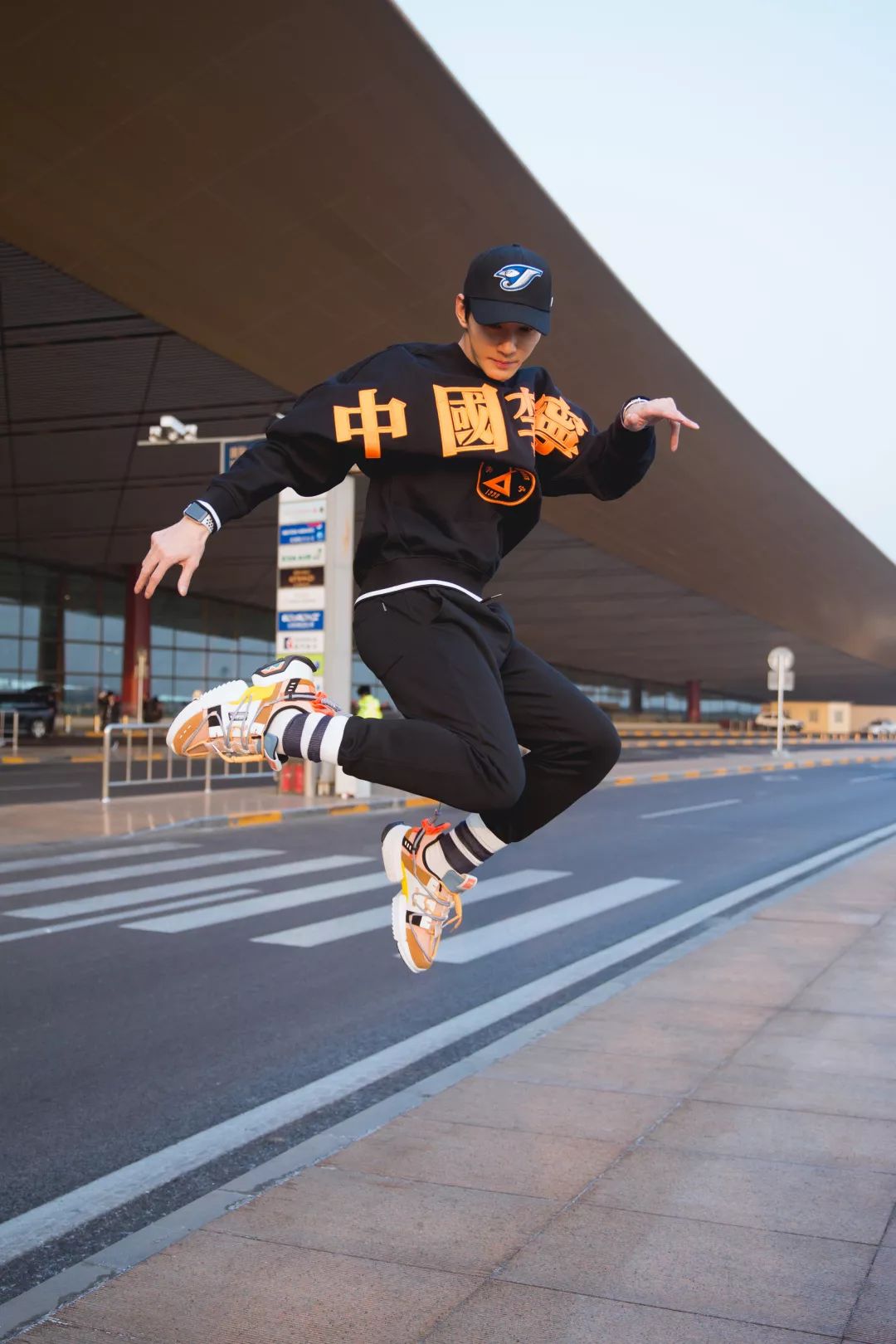 中国李宁@你 五一「行」潮动青春 | 限量首发"盘"起来!_盘古