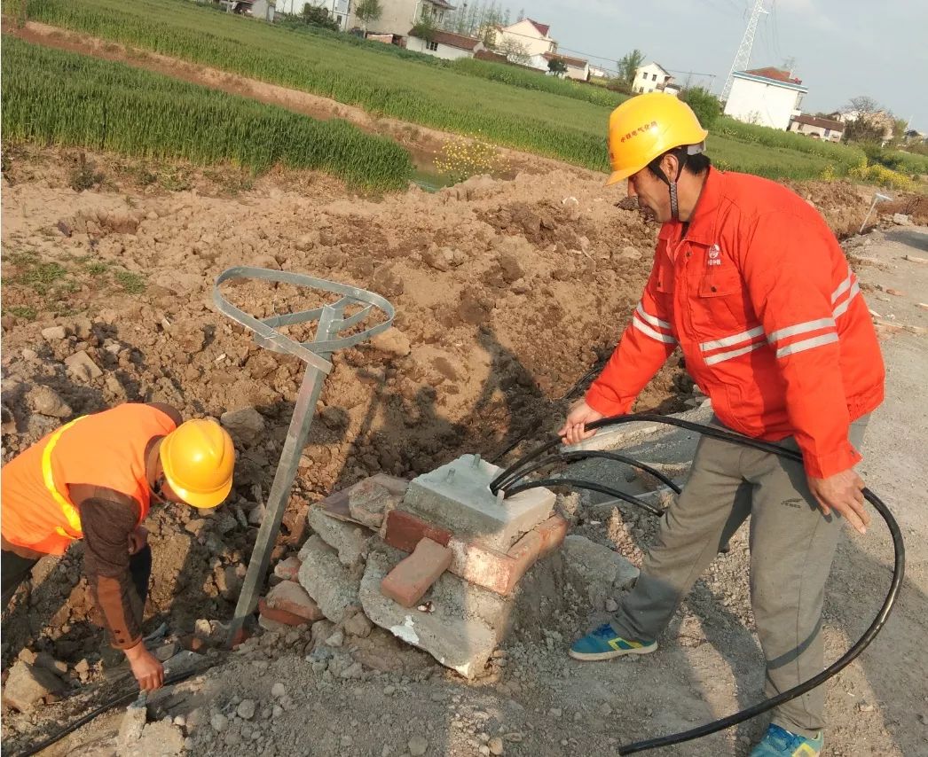 作業12號線維護保養零序電流互感器安裝作業四分3網接地補強施工