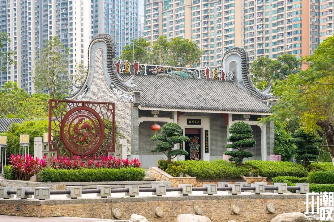 当初改造时为了延续古村落的特有文化,猎德把祠堂等重要建筑都留下来.