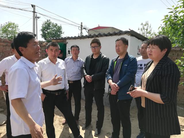 通许县冯庄乡到兰考县西二里寨村参观改厕工作
