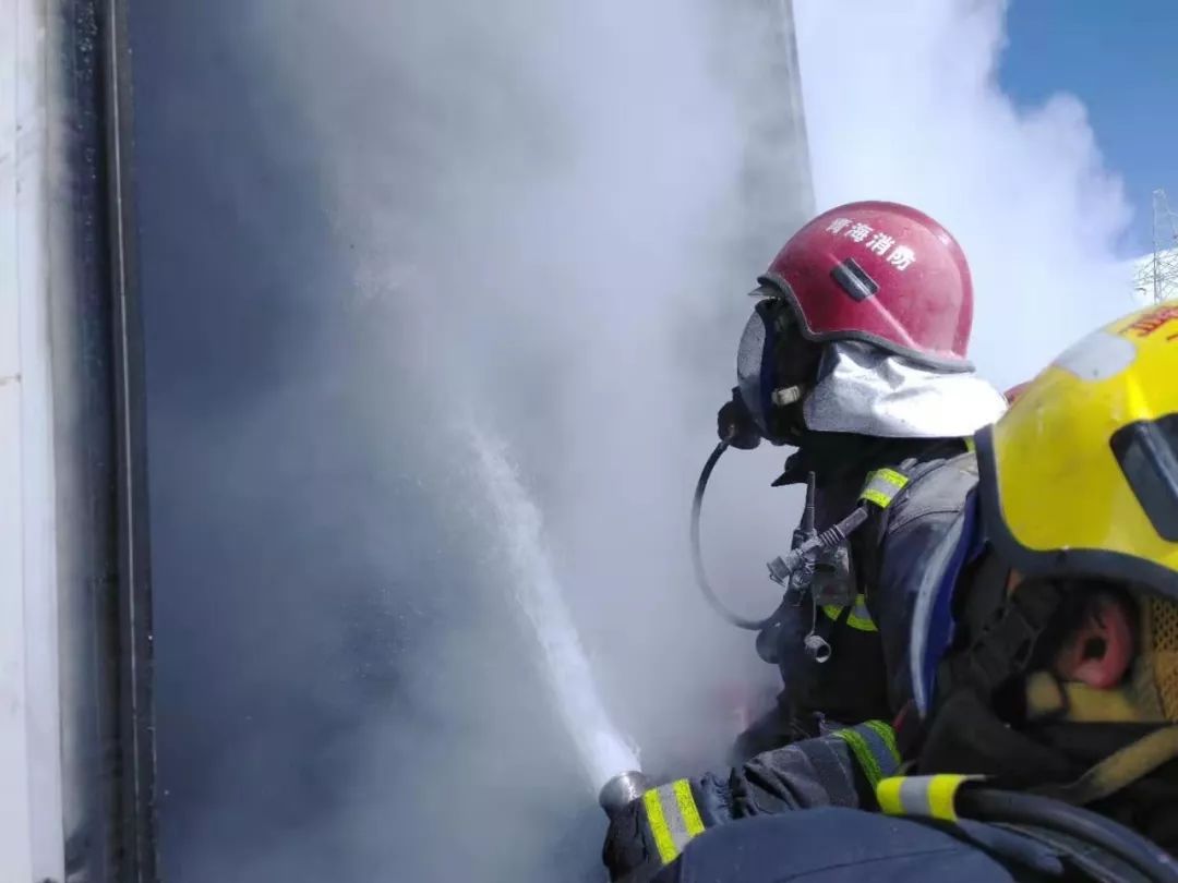 其实爱上消防只需一秒 细数在生活中的点点滴滴 每个消防员 都会有无