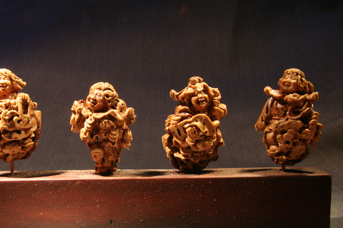 桃核圆雕人物脸庞修改之二