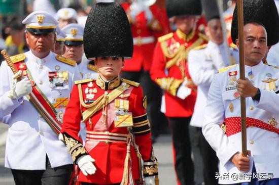 苏蒂达提扎:从空姐到女保镖,从军队将领到泰国新任王后