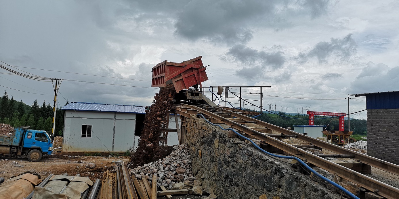 斜井有轨运输选择矿车形式的探讨