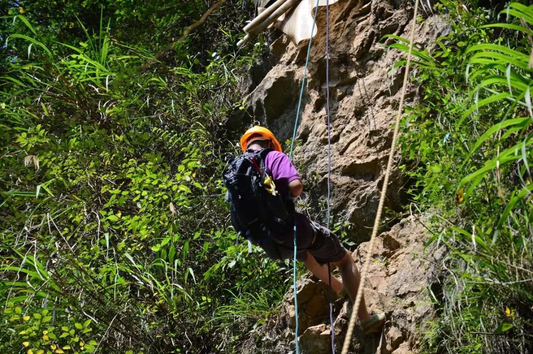 53纪龙山体验地心历险速降岩降探洞上演真实版盗墓笔记