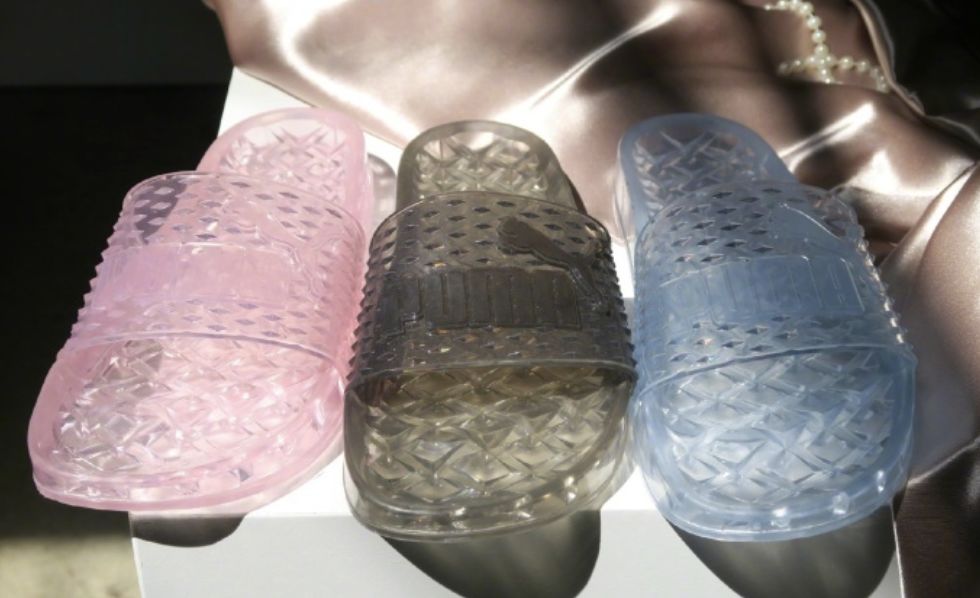 花5000块买了双香奈儿拖鞋,妈妈问我是不是9块9包邮.