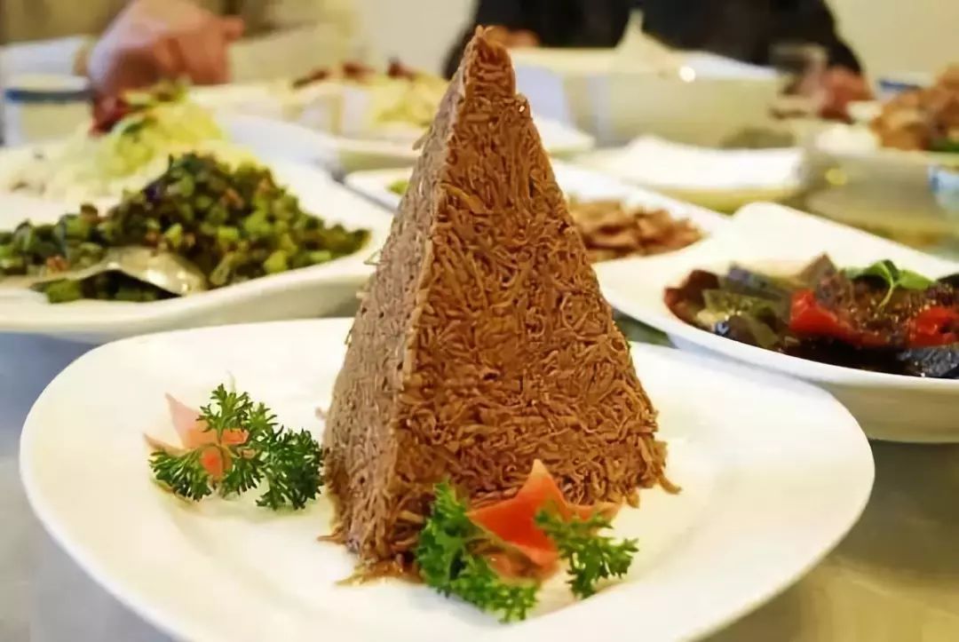 改刀肉在冬季可存放三个月,回锅后仍味美如初.