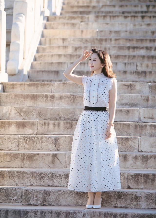 少儿节目主持人小鹿姐姐45岁了还长着一张娃娃脸她不老吗