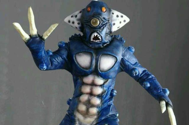 他们的作战能力一般,例如石头怪,鳄鱼兽等等,他们面对铠甲勇士没有