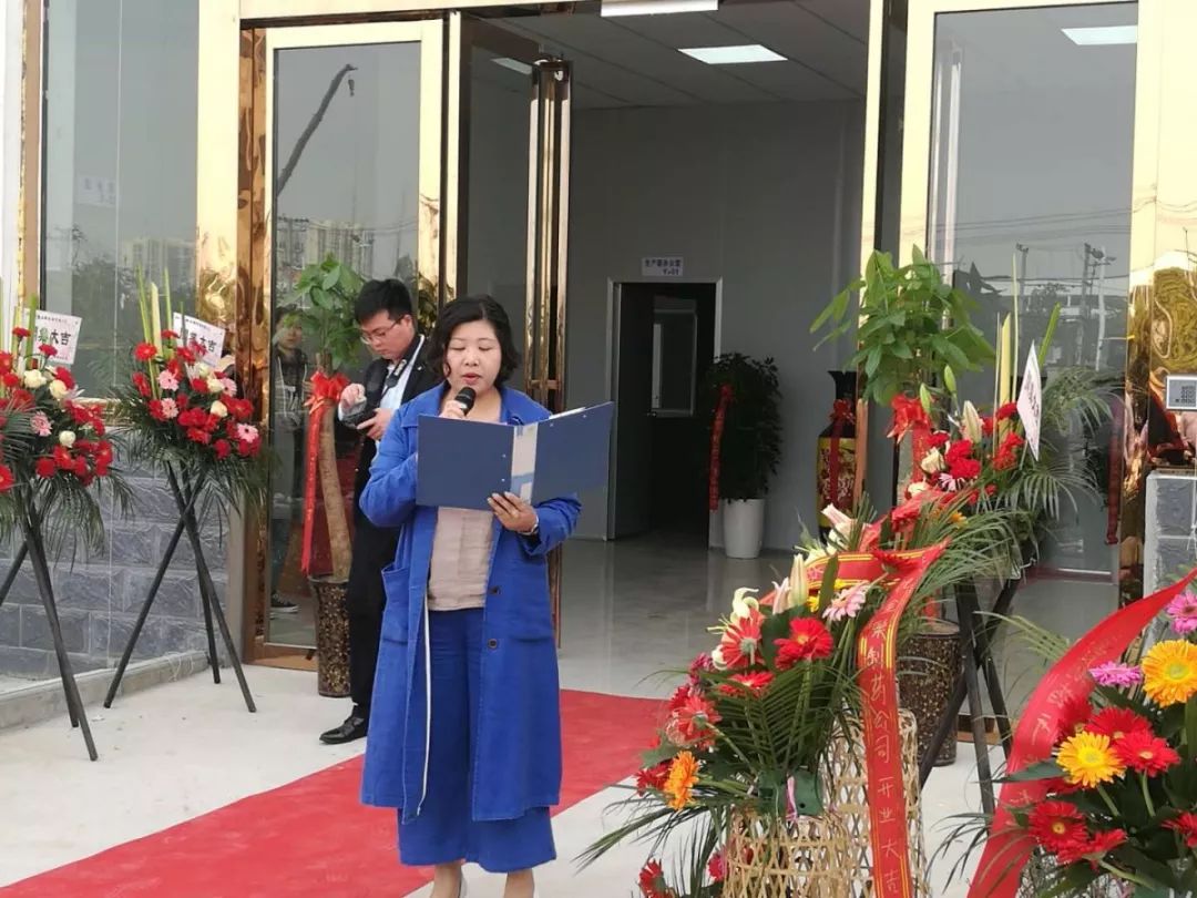 劳动者风采专栏黄凤美勇挑重担以身作则用心做事演绎最美铿锵玫瑰