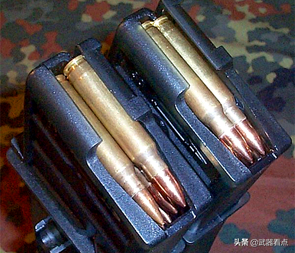 军事丨g36使用的标准30发透明弹匣,可以相互扣合在一起