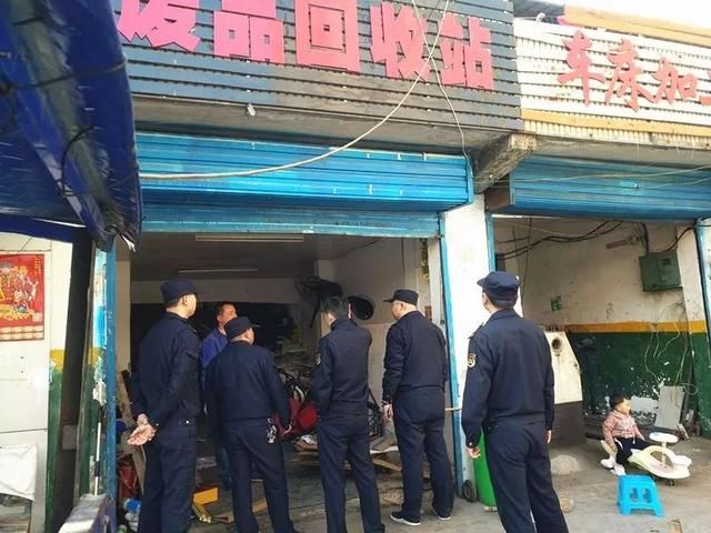 針對廢品回收站經營環境髒亂差,整治難度較大等突出問題,下一步城管