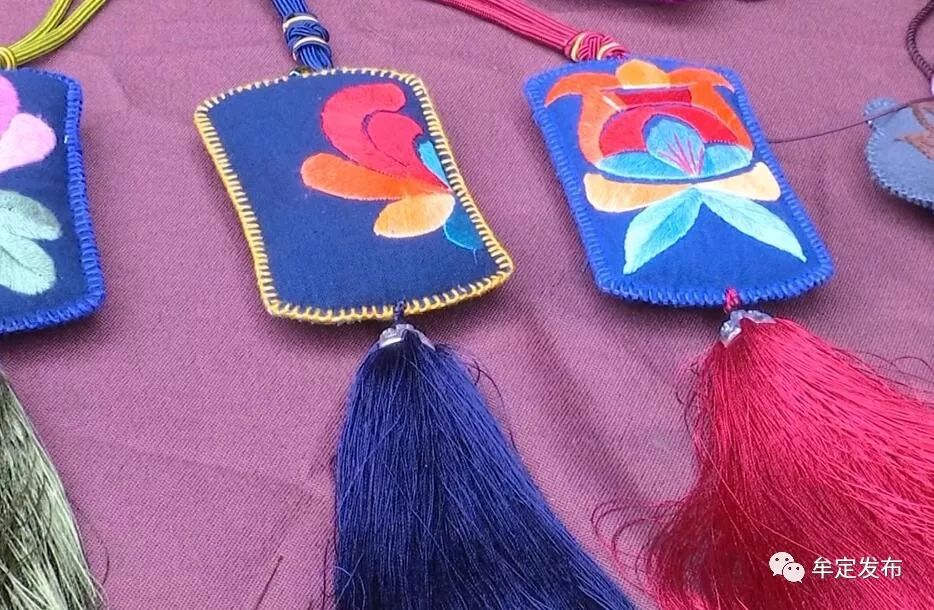 指尖绽放的心灵花朵彝族刺绣动态展暨创新产品展