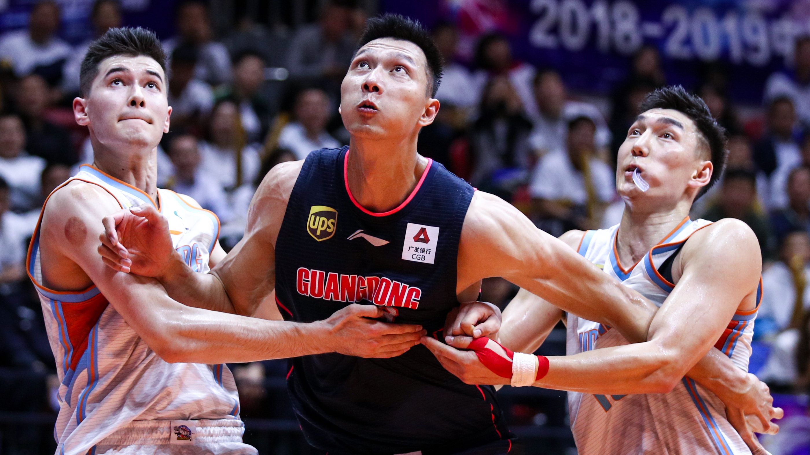 这些镜头,定格广东男篮的夺冠之路