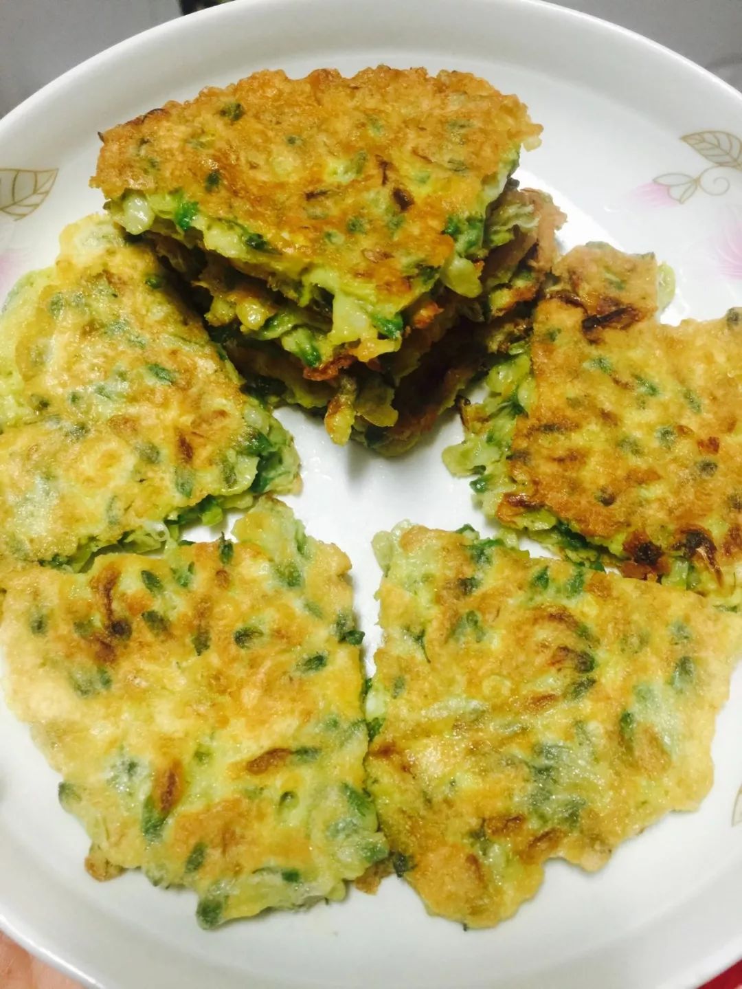 深入桃林觅美食暮春槐花美馨香醉桃林