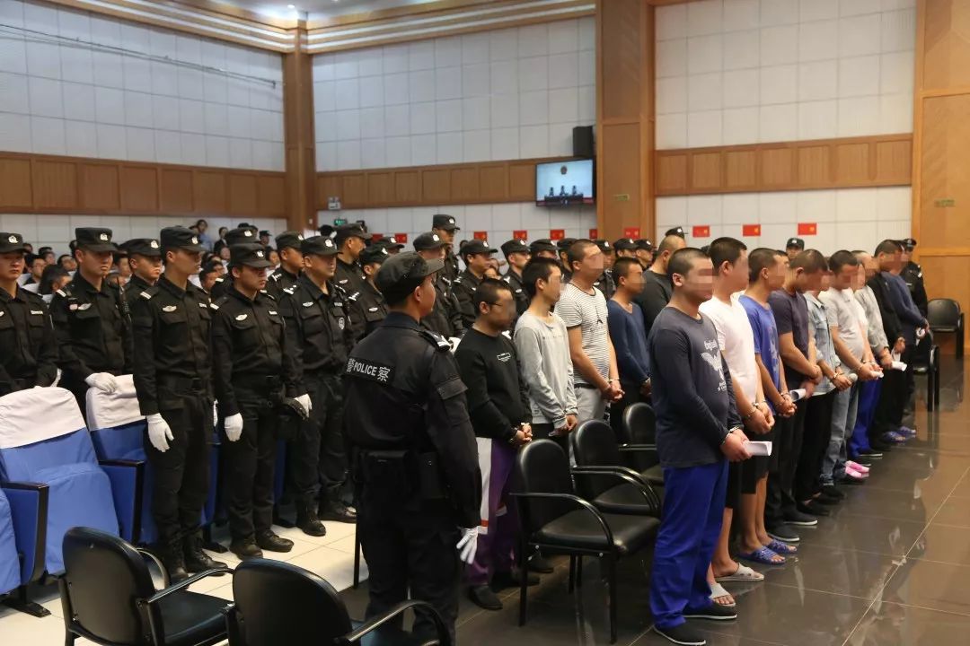 鉴于案件涉及被告人人数众多,案情复杂,社会影响大,本案将择期宣判.