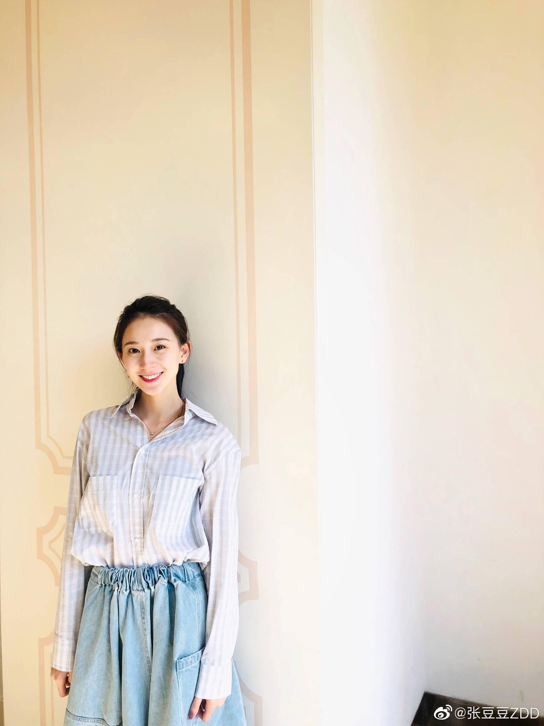 体操女神张豆豆近况,与另一位体操女神舒思瑶合影,颜值高身材好