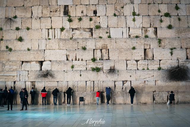 哭墙我白天去了一次,晚上去了一次,感觉晚上更加震撼人心.