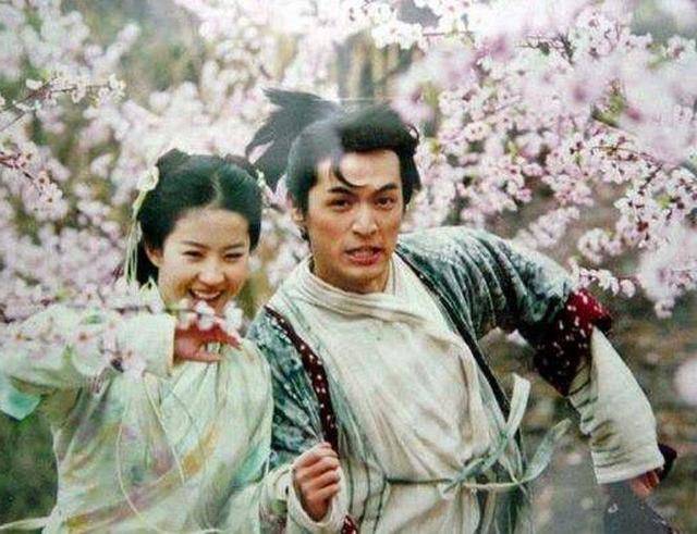刘亦菲最美的时候是在和胡歌搭档的《仙剑奇侠传》,在剧中扮演赵灵儿