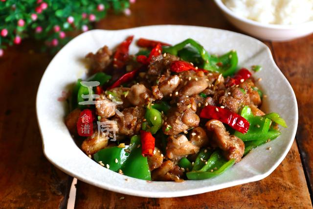 鲜香美味的辣子鸭块,香辣开胃,配着吃米饭能吃上两大碗